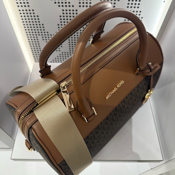 MICHAEL KORS TRAVEL MEDIUM DUFFEL CROSSBODY / SATCHEL BAG - Picture 11 of 16